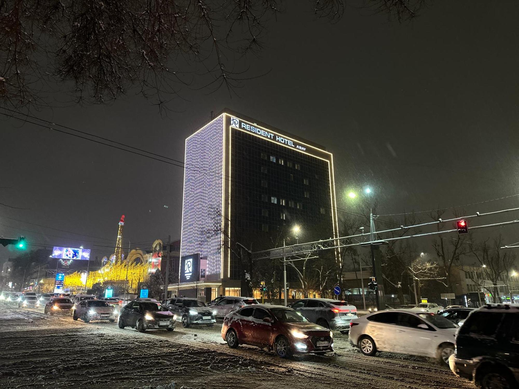 Resident Hotel Abay Алматы Экстерьер фото