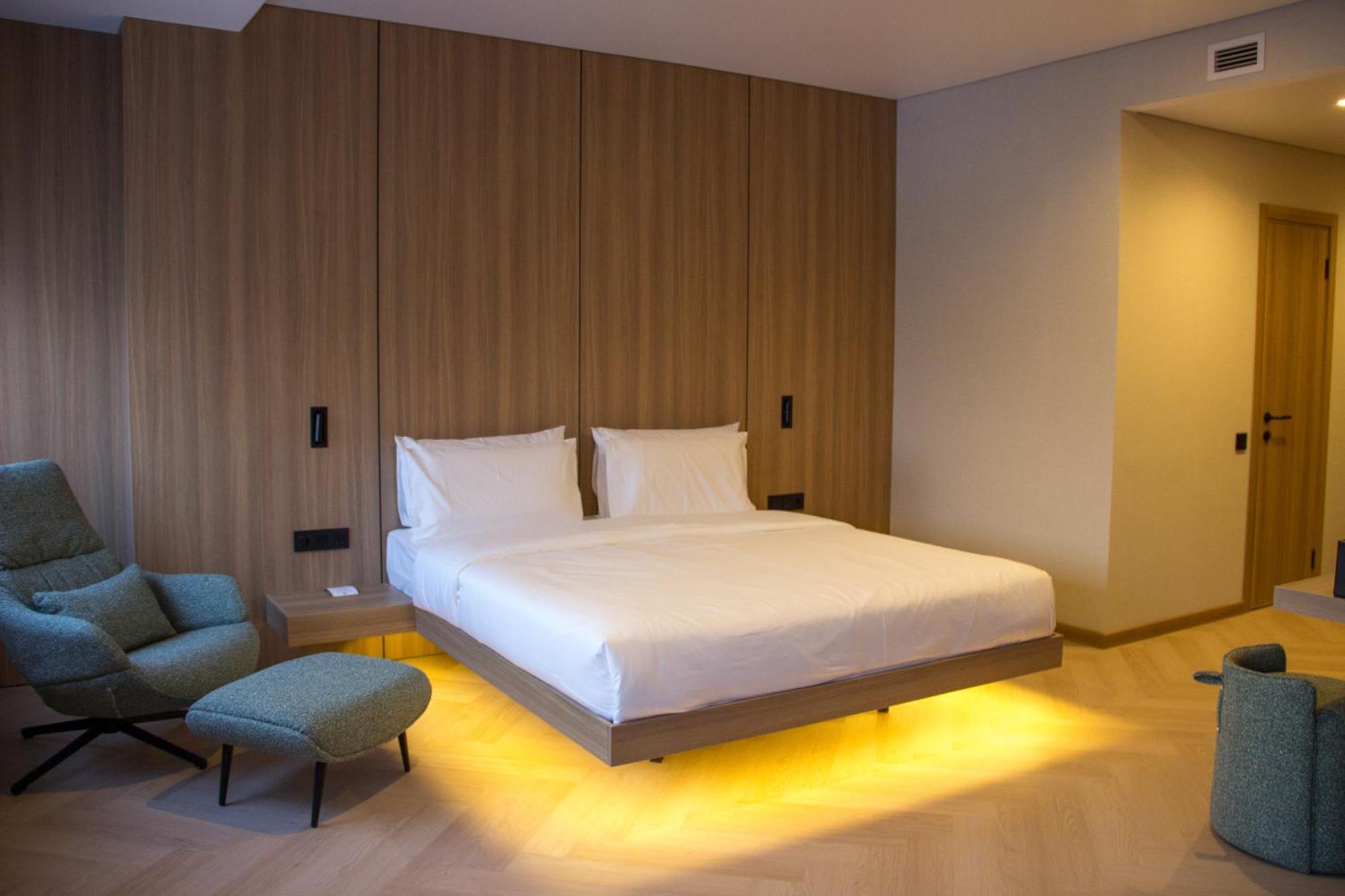 Resident Hotel Abay Алматы Экстерьер фото