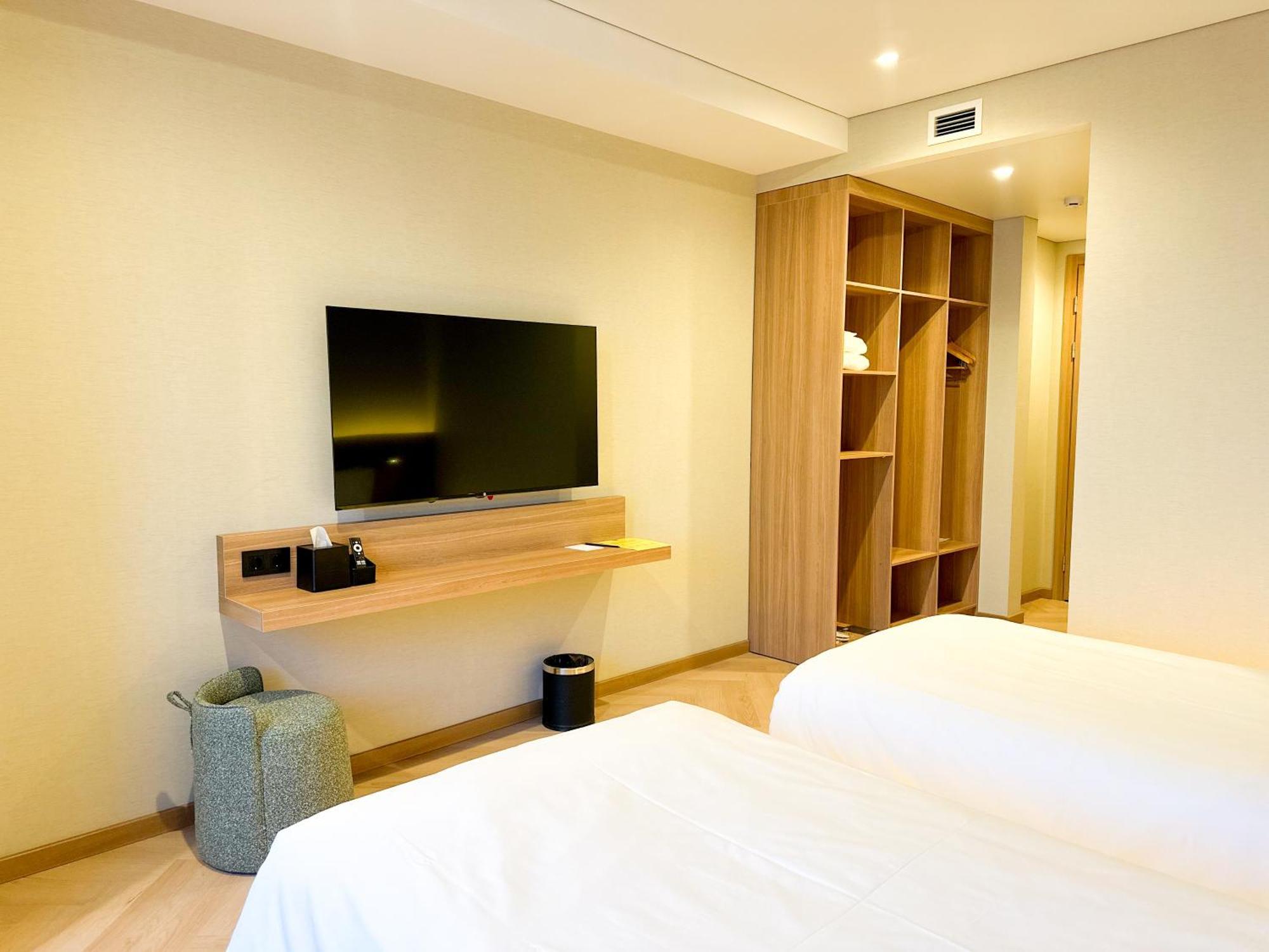 Resident Hotel Abay Алматы Экстерьер фото