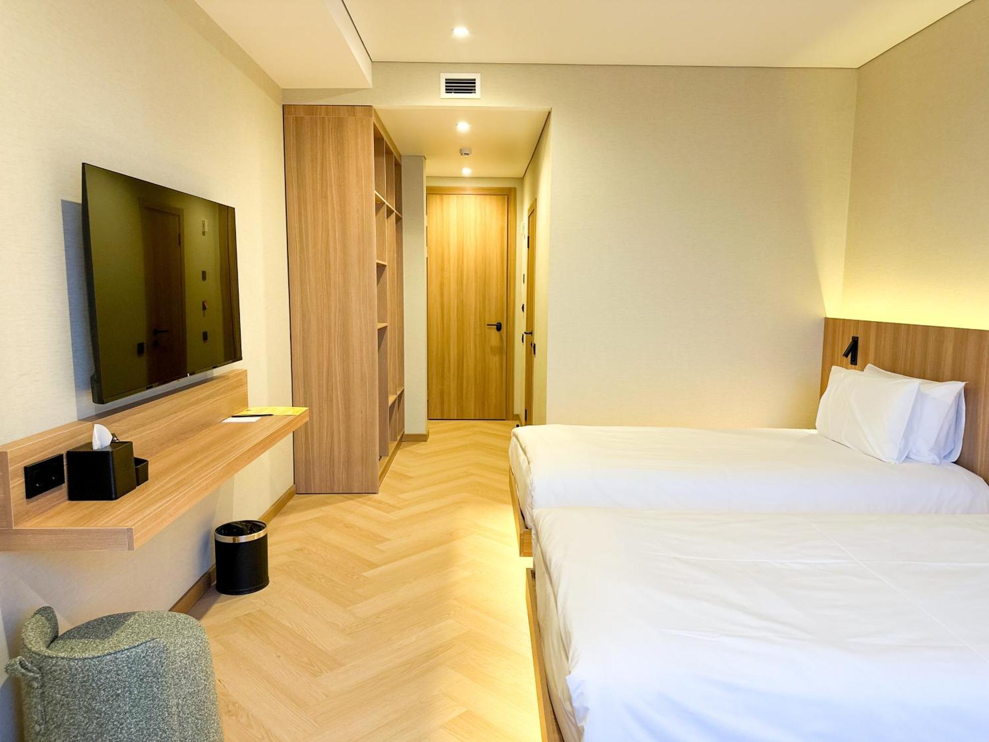 Resident Hotel Abay Алматы Экстерьер фото