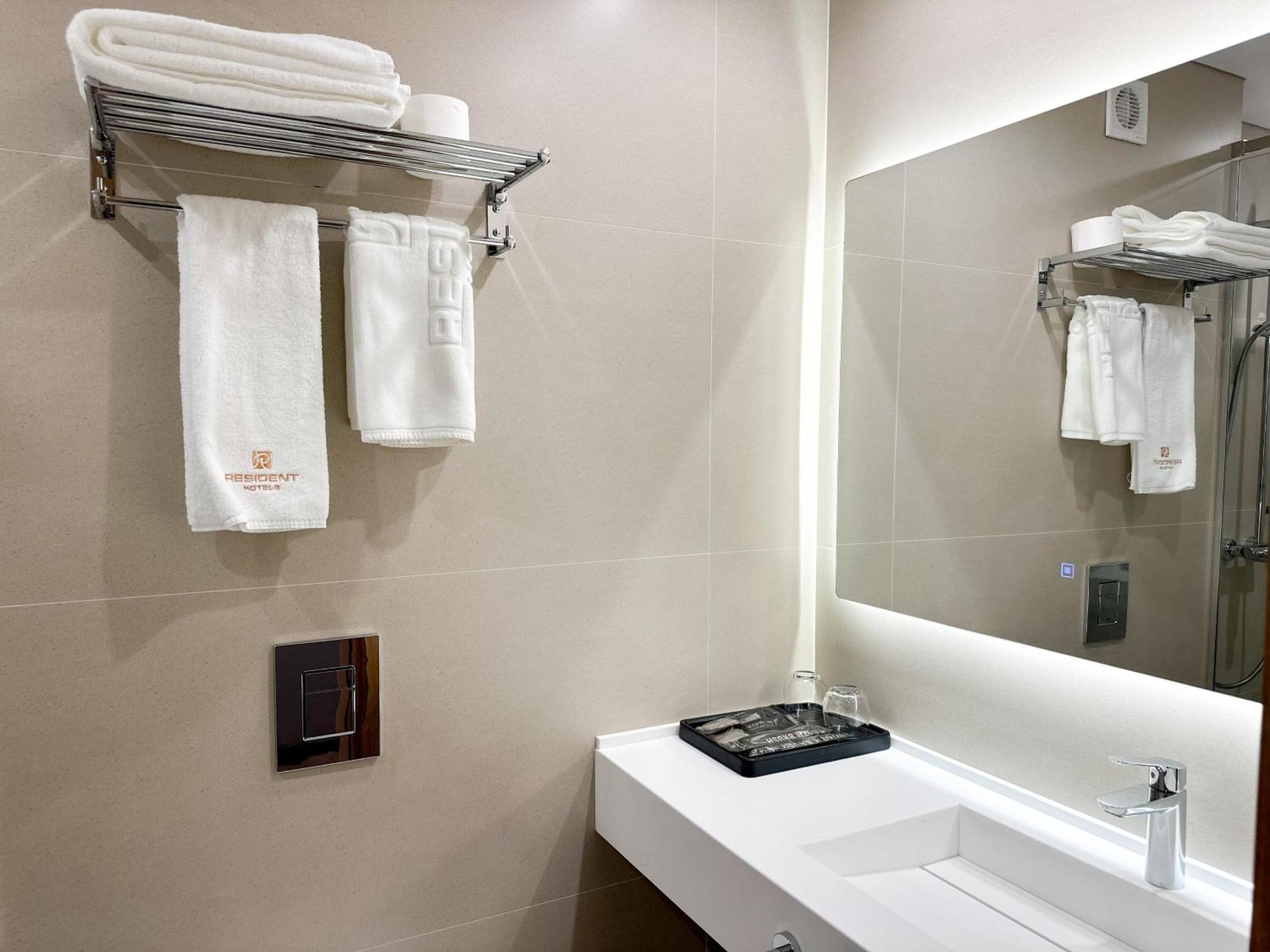 Resident Hotel Abay Алматы Экстерьер фото