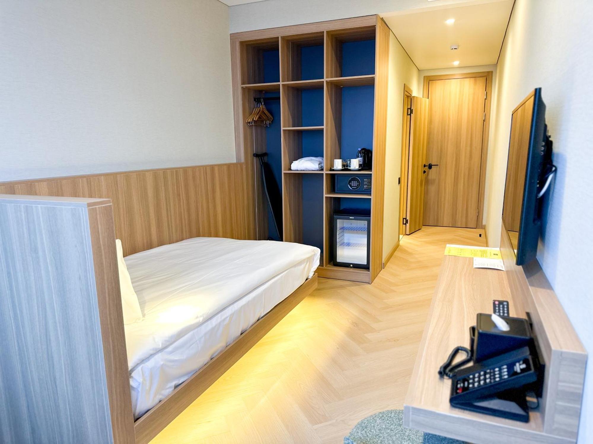 Resident Hotel Abay Алматы Экстерьер фото