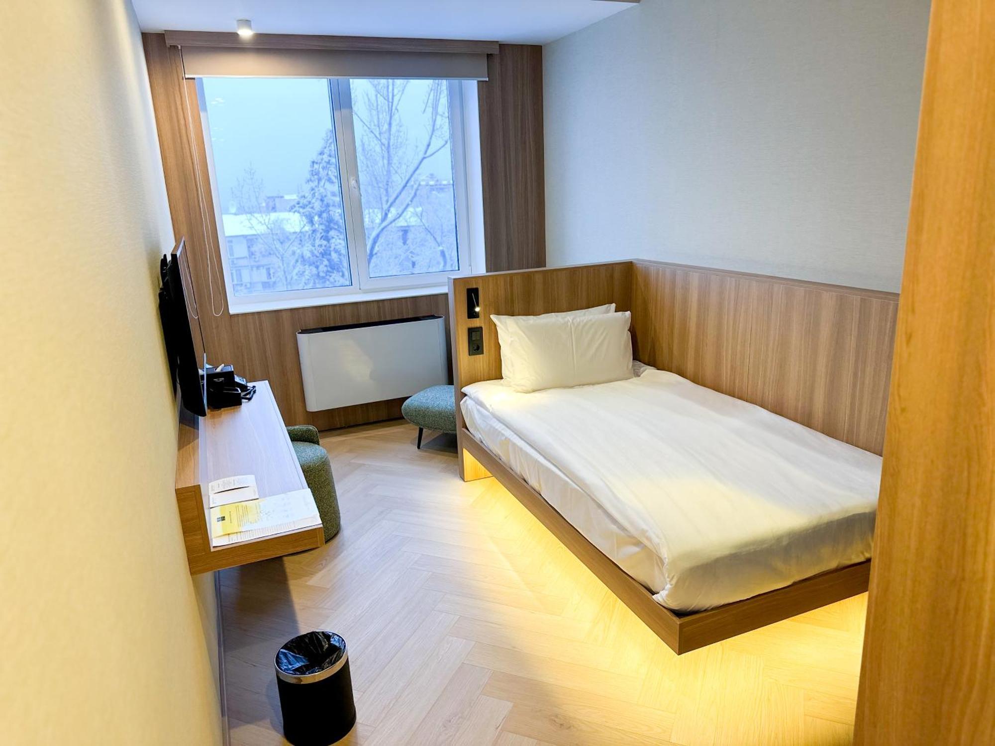 Resident Hotel Abay Алматы Экстерьер фото